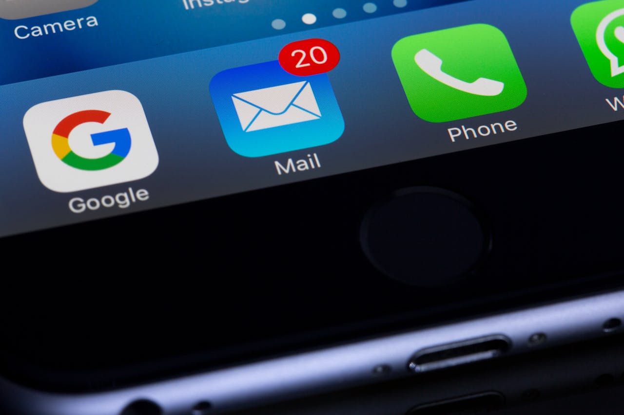 Black and gray digital device